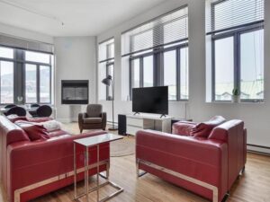 Condo à 2500$ par mois